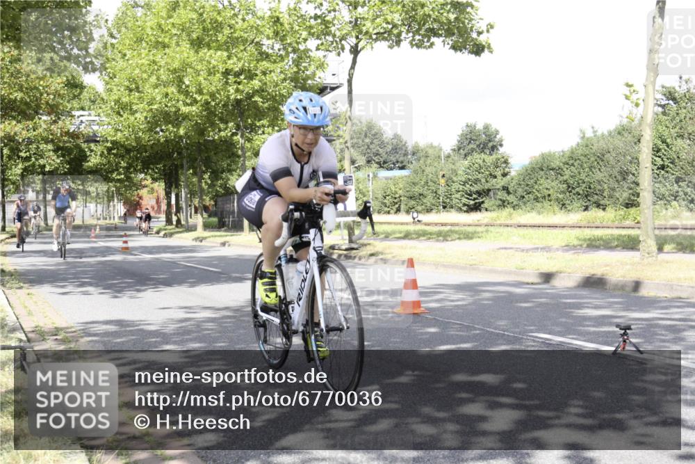 11.08.2024 - GEWOBA Citytriathlon Bremen H.Heesch http://msf.ph/oto/6770036 11.08.2024 11:59:33 Radfahren 758, 780, 834, 835, 859, 890, 925 meine-sportfotos.de