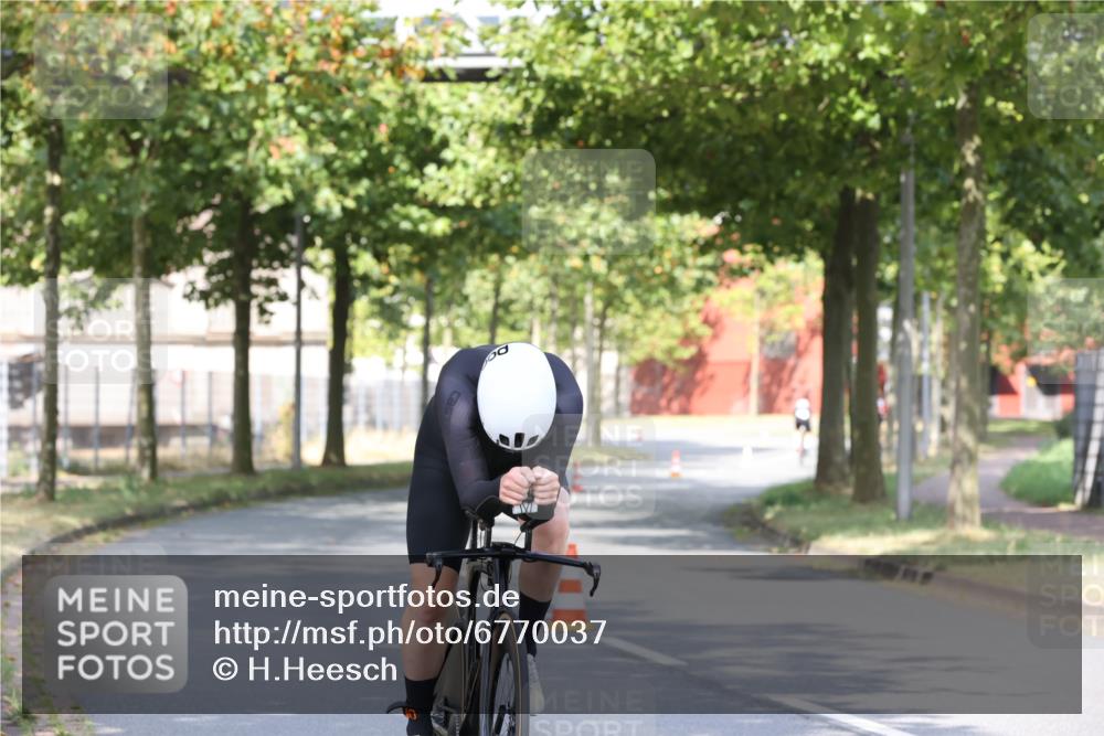 11.08.2024 - GEWOBA Citytriathlon Bremen H.Heesch http://msf.ph/oto/6770037 11.08.2024 10:35:31 Radfahren 30, 96 meine-sportfotos.de