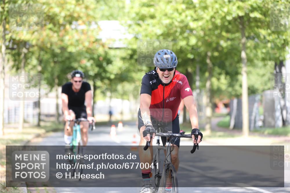 11.08.2024 - GEWOBA Citytriathlon Bremen H.Heesch http://msf.ph/oto/6770041 11.08.2024 10:44:00 Radfahren 23, 28, 37, 39, 104, 113, 114 meine-sportfotos.de