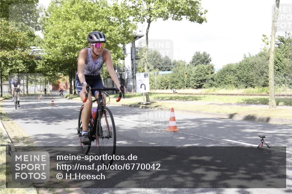 11.08.2024 - GEWOBA Citytriathlon Bremen H.Heesch http://msf.ph/oto/6770042 11.08.2024 11:59:35 Radfahren 758, 780, 834, 835, 859, 890, 925 meine-sportfotos.de