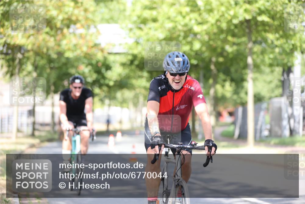 11.08.2024 - GEWOBA Citytriathlon Bremen H.Heesch http://msf.ph/oto/6770044 11.08.2024 10:44:01 Radfahren 23, 28, 37, 39, 104, 113, 114 meine-sportfotos.de