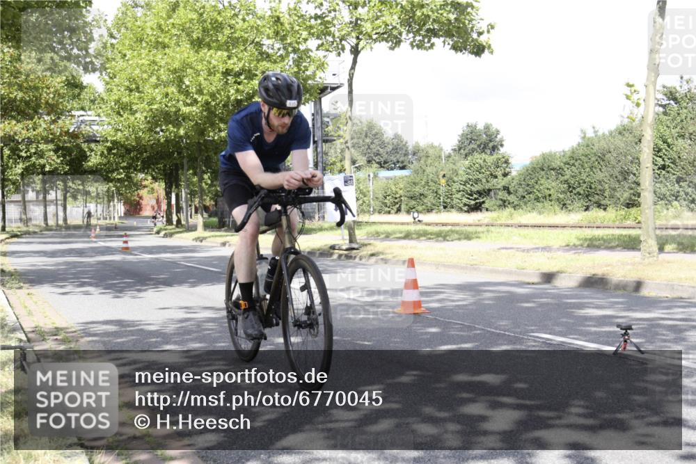 11.08.2024 - GEWOBA Citytriathlon Bremen H.Heesch http://msf.ph/oto/6770045 11.08.2024 11:59:37 Radfahren 780, 834, 835, 859, 890, 925 meine-sportfotos.de