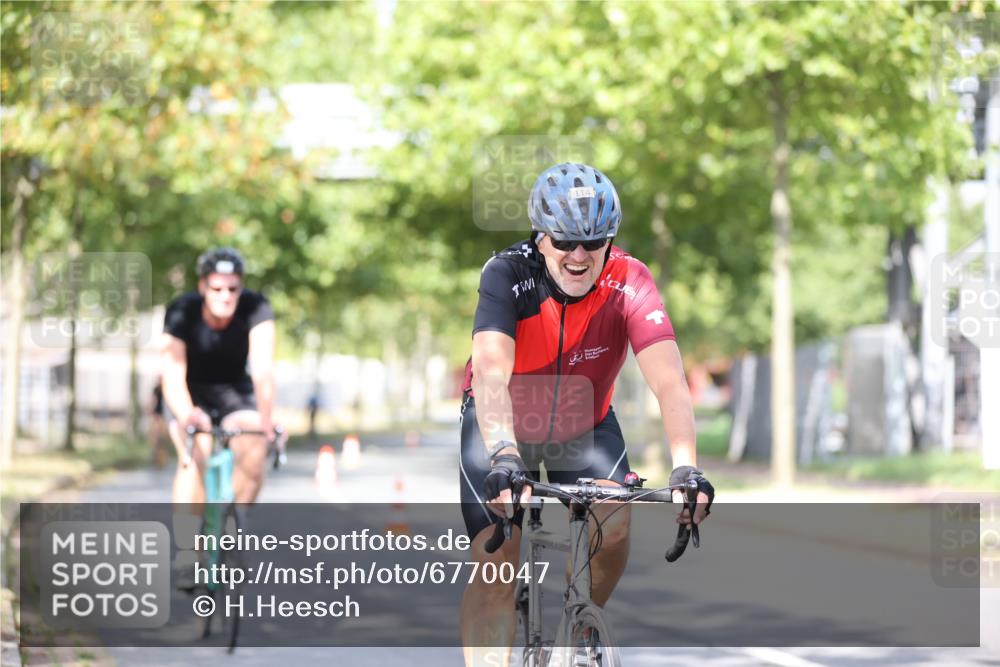 11.08.2024 - GEWOBA Citytriathlon Bremen H.Heesch http://msf.ph/oto/6770047 11.08.2024 10:44:01 Radfahren 23, 28, 37, 39, 104, 113, 114 meine-sportfotos.de