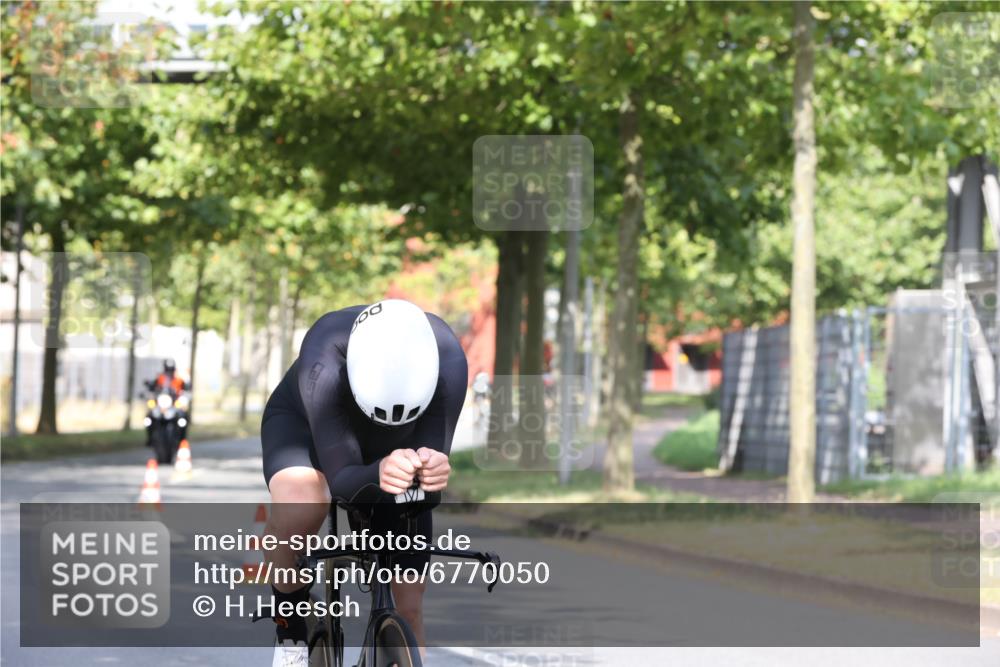 11.08.2024 - GEWOBA Citytriathlon Bremen H.Heesch http://msf.ph/oto/6770050 11.08.2024 10:35:31 Radfahren 30, 96 meine-sportfotos.de