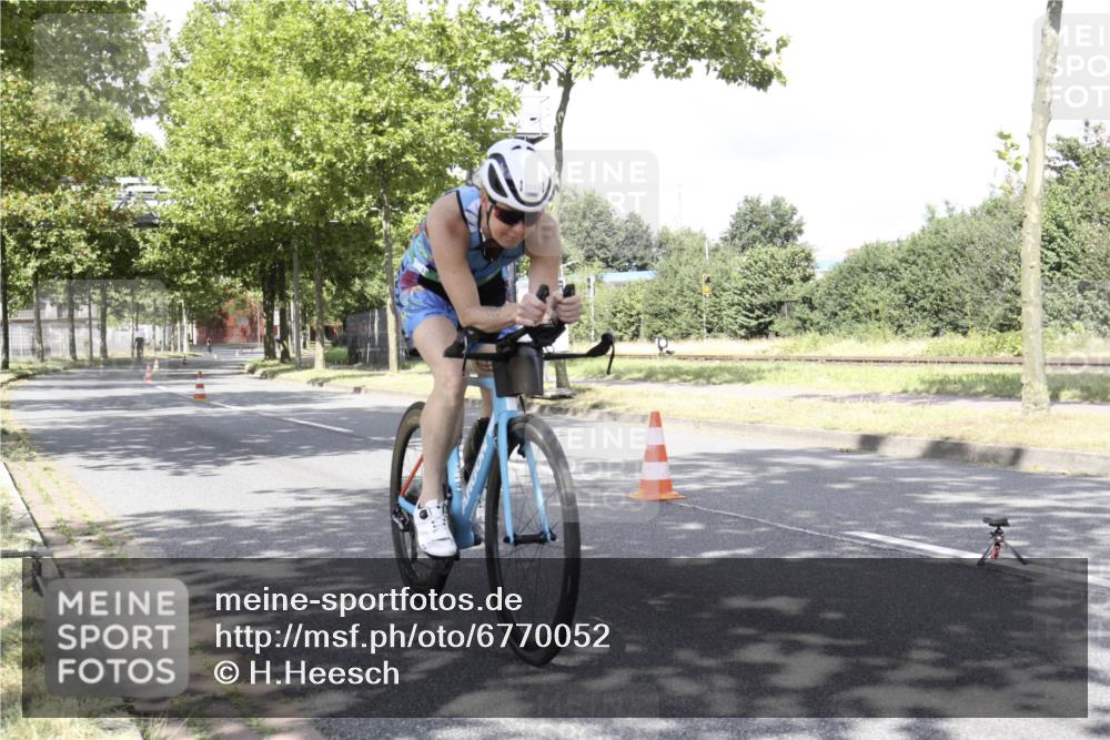 11.08.2024 - GEWOBA Citytriathlon Bremen H.Heesch http://msf.ph/oto/6770052 11.08.2024 12:00:02 Radfahren 846, 1033 meine-sportfotos.de