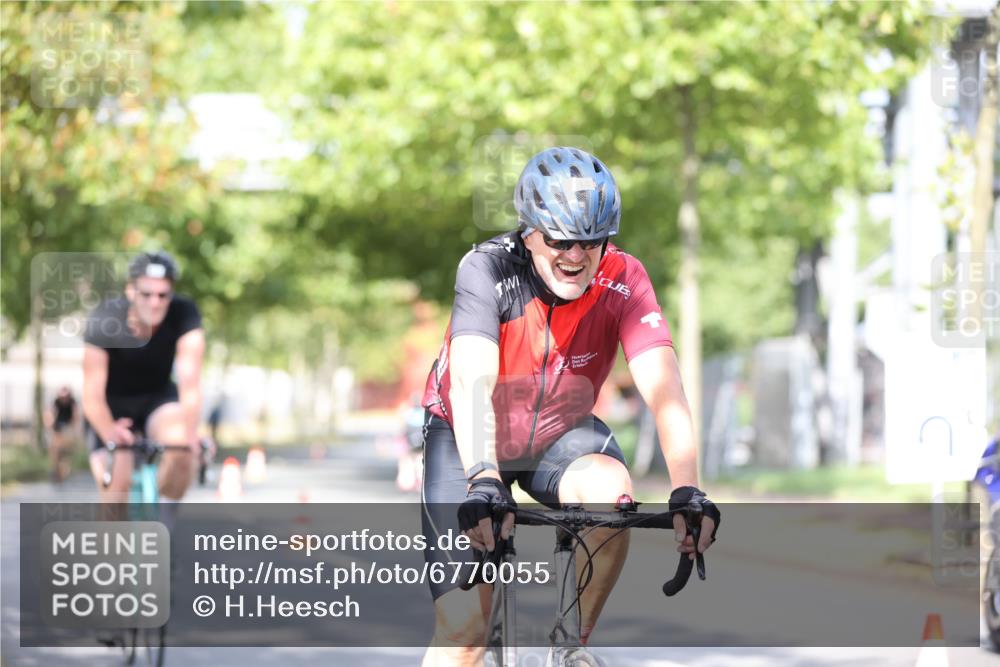 11.08.2024 - GEWOBA Citytriathlon Bremen H.Heesch http://msf.ph/oto/6770055 11.08.2024 10:44:01 Radfahren 23, 28, 37, 39, 104, 113, 114 meine-sportfotos.de