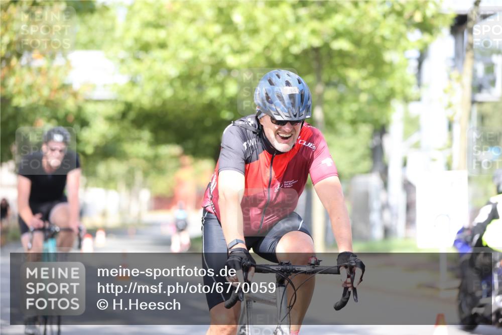 11.08.2024 - GEWOBA Citytriathlon Bremen H.Heesch http://msf.ph/oto/6770059 11.08.2024 10:44:01 Radfahren 23, 28, 37, 39, 104, 113, 114 meine-sportfotos.de