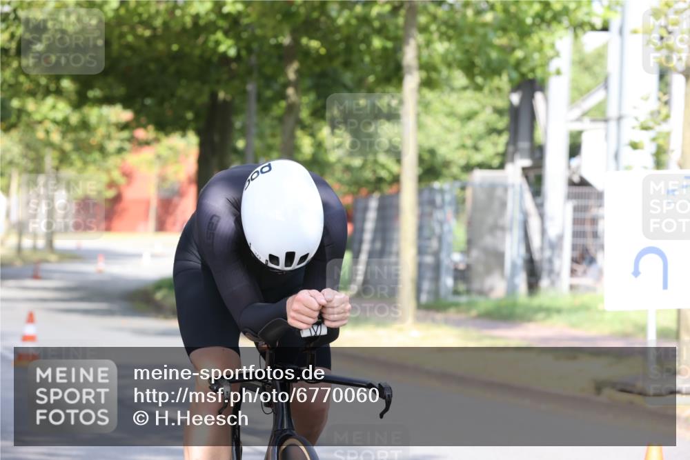 11.08.2024 - GEWOBA Citytriathlon Bremen H.Heesch http://msf.ph/oto/6770060 11.08.2024 10:35:31 Radfahren 30, 96 meine-sportfotos.de