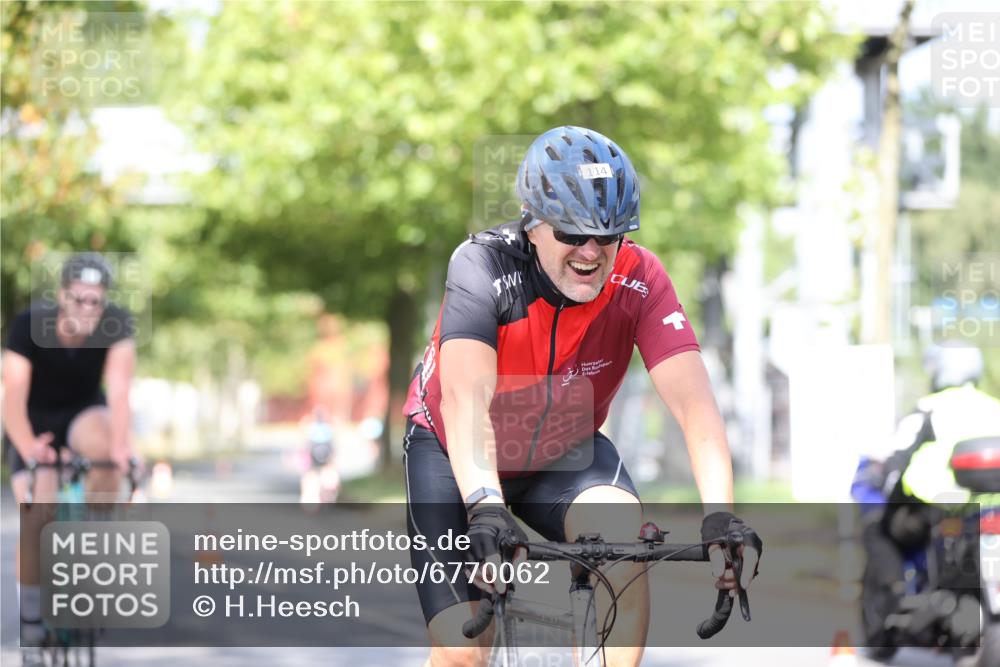 11.08.2024 - GEWOBA Citytriathlon Bremen H.Heesch http://msf.ph/oto/6770062 11.08.2024 10:44:01 Radfahren 23, 28, 37, 39, 104, 113, 114 meine-sportfotos.de