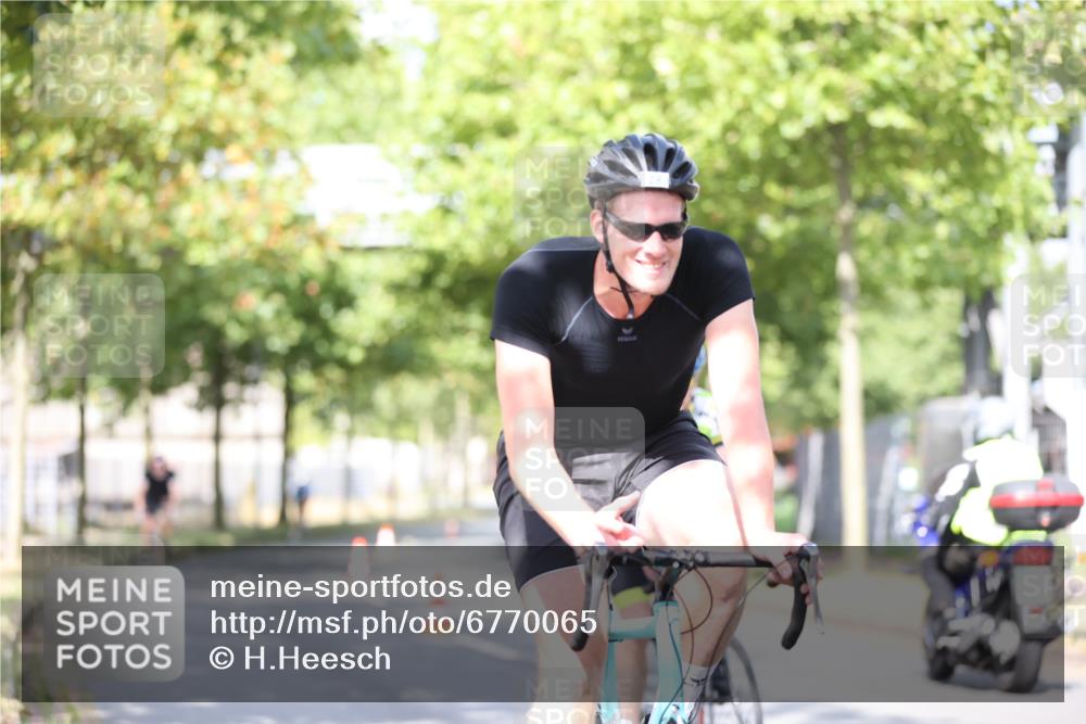 11.08.2024 - GEWOBA Citytriathlon Bremen H.Heesch http://msf.ph/oto/6770065 11.08.2024 10:44:01 Radfahren 23, 28, 37, 39, 104, 113, 114 meine-sportfotos.de