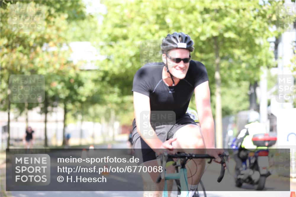 11.08.2024 - GEWOBA Citytriathlon Bremen H.Heesch http://msf.ph/oto/6770068 11.08.2024 10:44:02 Radfahren 23, 28, 37, 39, 104, 113, 114 meine-sportfotos.de