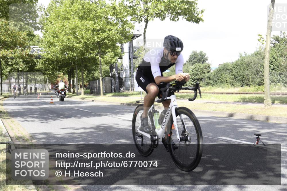 11.08.2024 - GEWOBA Citytriathlon Bremen H.Heesch http://msf.ph/oto/6770074 11.08.2024 12:00:51 Radfahren 756, 833, 861, 868, 916, 995 meine-sportfotos.de