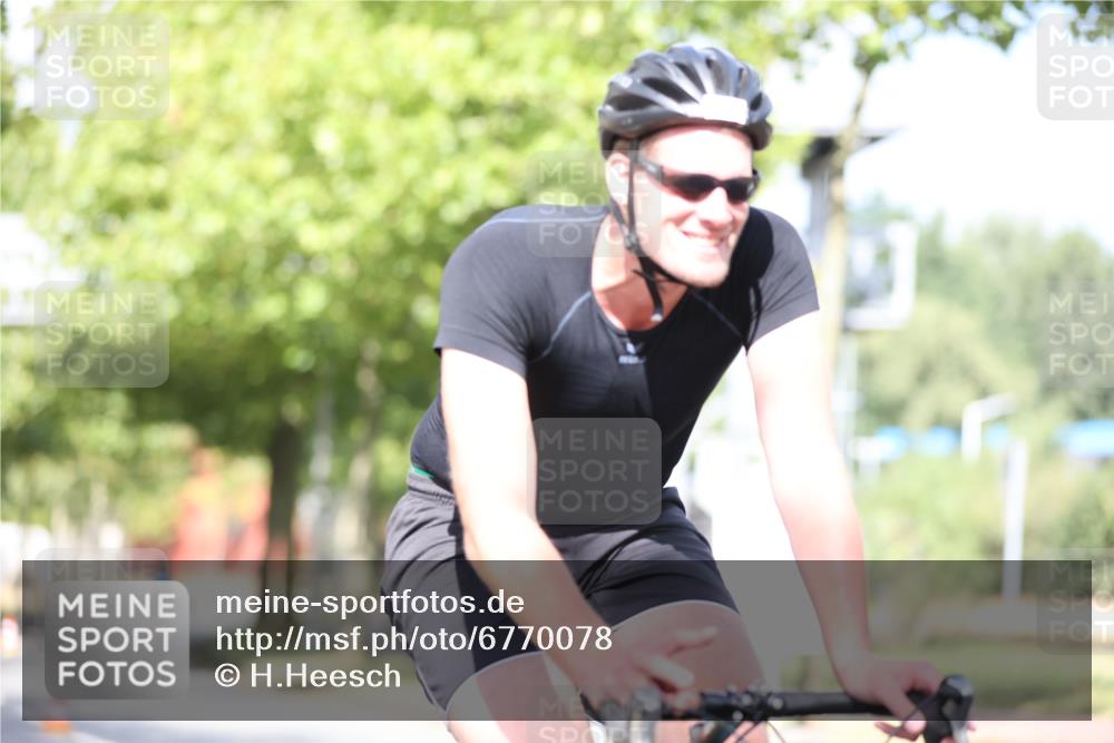 11.08.2024 - GEWOBA Citytriathlon Bremen H.Heesch http://msf.ph/oto/6770078 11.08.2024 10:44:02 Radfahren 23, 28, 37, 39, 104, 113, 114 meine-sportfotos.de