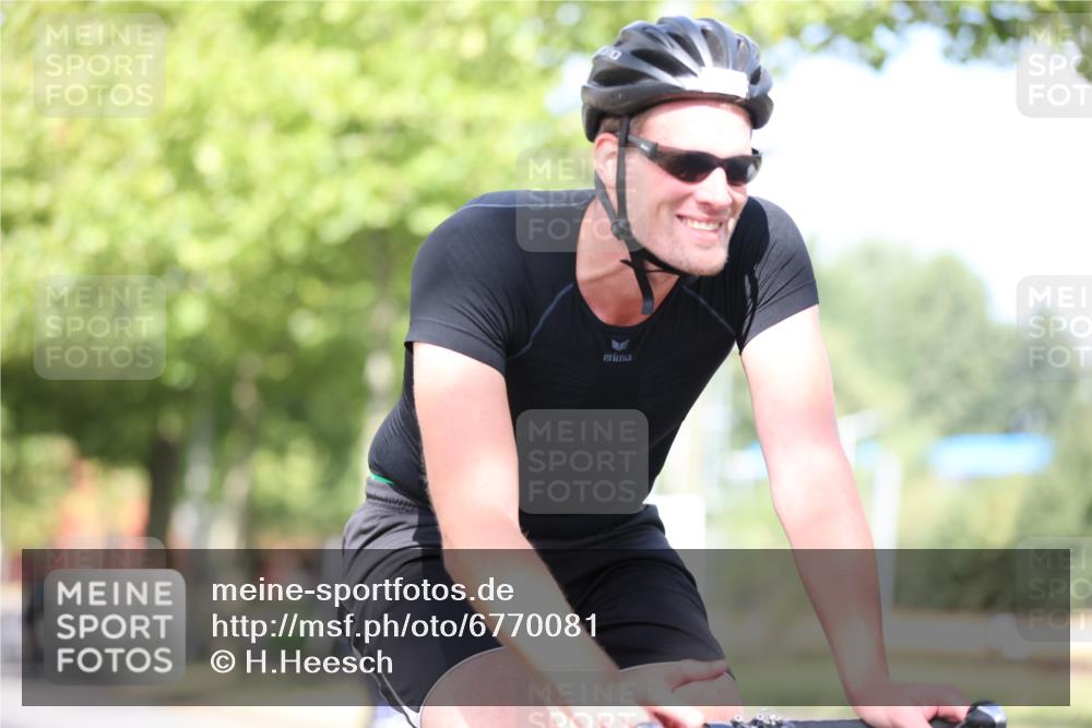 11.08.2024 - GEWOBA Citytriathlon Bremen H.Heesch http://msf.ph/oto/6770081 11.08.2024 10:44:02 Radfahren 23, 28, 37, 39, 104, 113, 114 meine-sportfotos.de