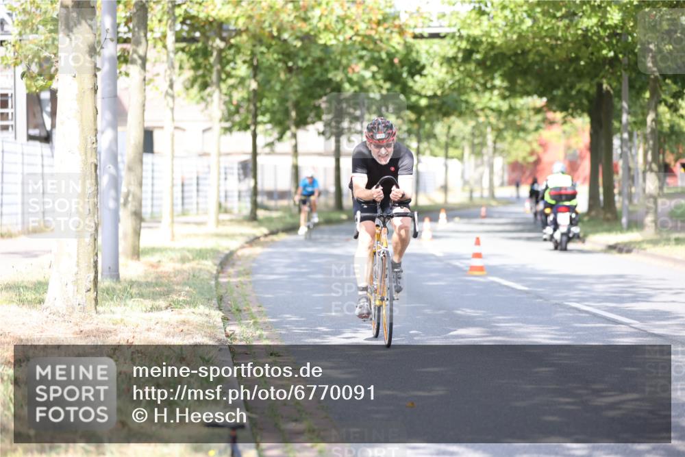 11.08.2024 - GEWOBA Citytriathlon Bremen H.Heesch http://msf.ph/oto/6770091 11.08.2024 10:44:05 Radfahren 23, 28, 37, 39, 48, 104, 113, 114 meine-sportfotos.de