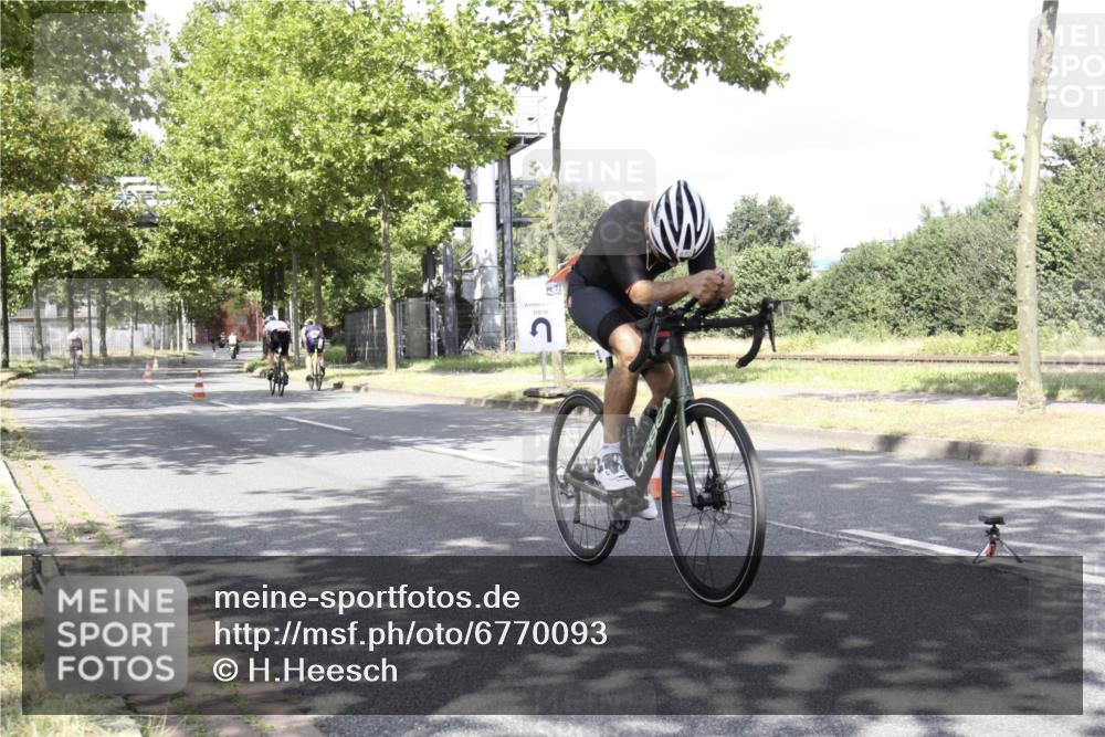 11.08.2024 - GEWOBA Citytriathlon Bremen H.Heesch http://msf.ph/oto/6770093 11.08.2024 12:00:58 Radfahren 833, 861, 868, 914, 916 meine-sportfotos.de
