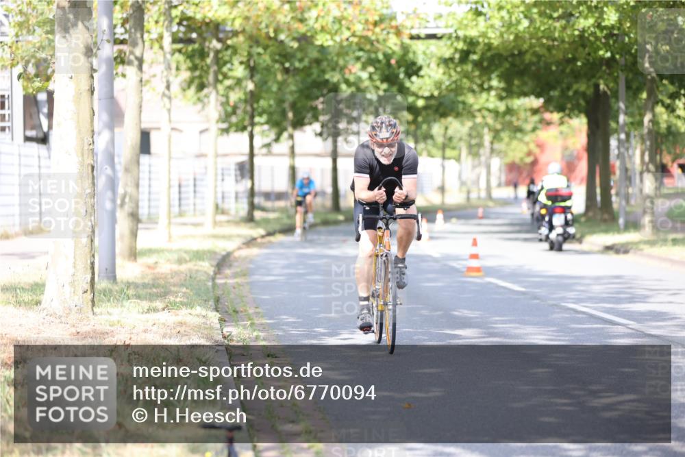 11.08.2024 - GEWOBA Citytriathlon Bremen H.Heesch http://msf.ph/oto/6770094 11.08.2024 10:44:05 Radfahren 23, 28, 37, 39, 48, 104, 113, 114 meine-sportfotos.de