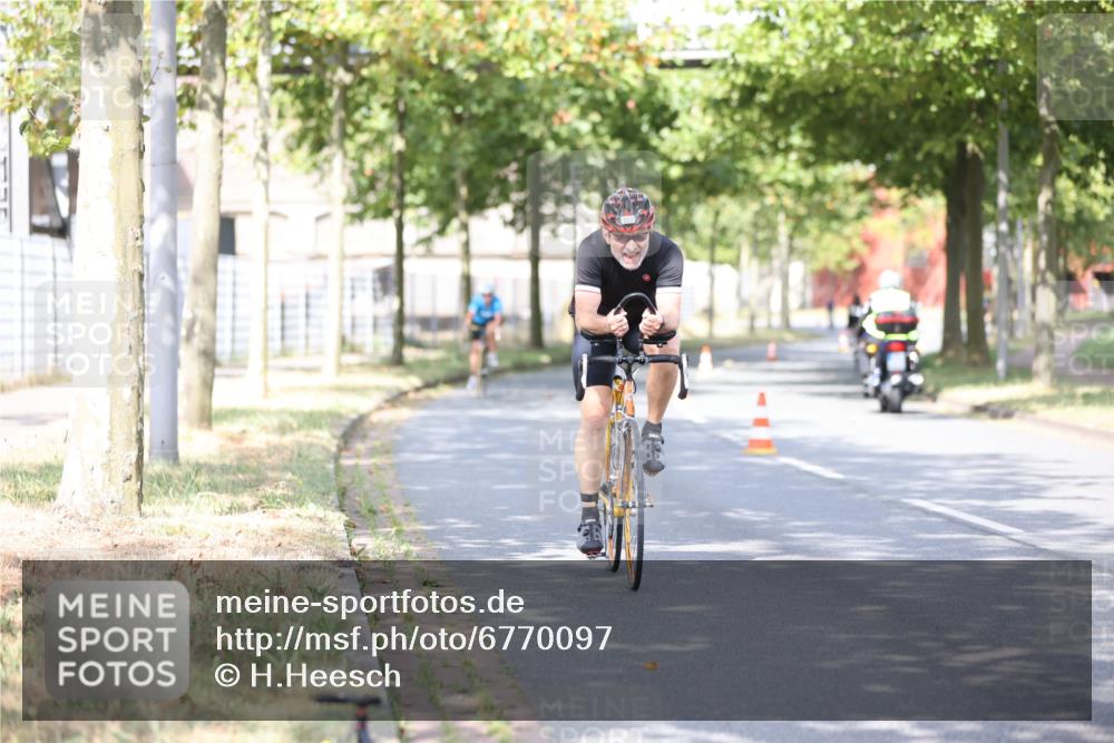 11.08.2024 - GEWOBA Citytriathlon Bremen H.Heesch http://msf.ph/oto/6770097 11.08.2024 10:44:05 Radfahren 23, 28, 37, 39, 48, 104, 113, 114 meine-sportfotos.de