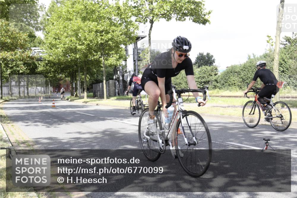 11.08.2024 - GEWOBA Citytriathlon Bremen H.Heesch http://msf.ph/oto/6770099 11.08.2024 12:01:12 Radfahren 833, 914, 916, 1008 meine-sportfotos.de