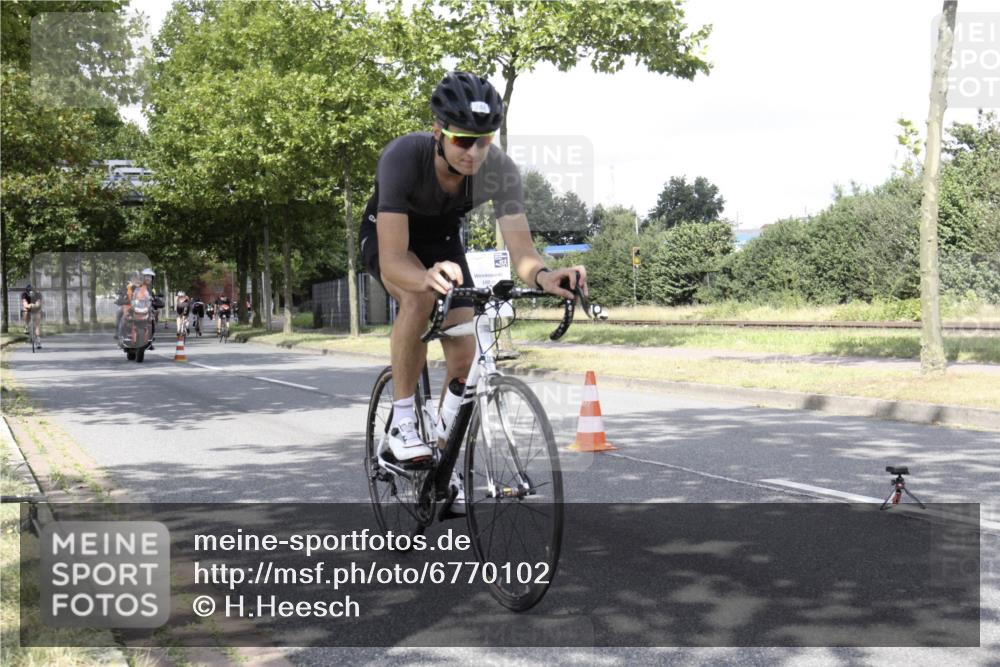 11.08.2024 - GEWOBA Citytriathlon Bremen H.Heesch http://msf.ph/oto/6770102 11.08.2024 12:01:24 Radfahren 746, 819, 827, 877, 1008 meine-sportfotos.de