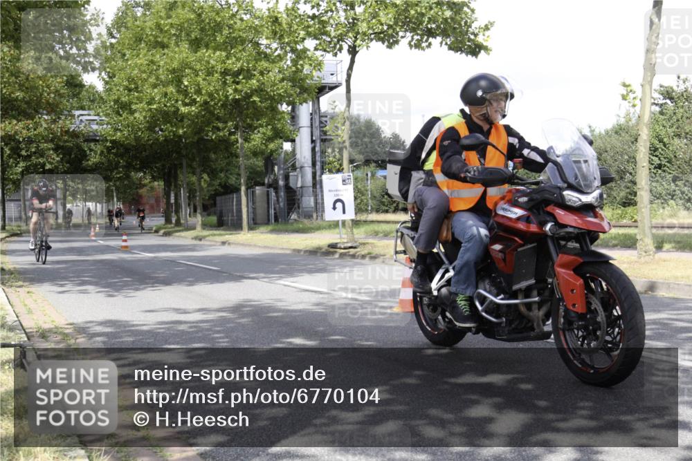 11.08.2024 - GEWOBA Citytriathlon Bremen H.Heesch http://msf.ph/oto/6770104 11.08.2024 12:01:26 Radfahren 746, 763, 819, 827, 877 meine-sportfotos.de