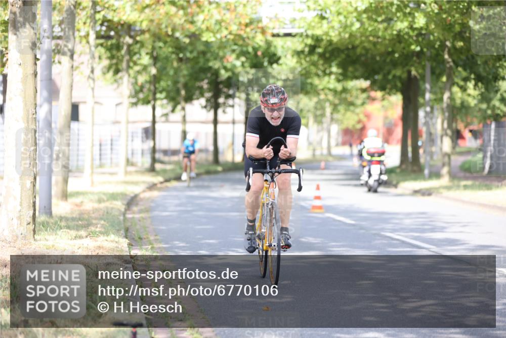 11.08.2024 - GEWOBA Citytriathlon Bremen H.Heesch http://msf.ph/oto/6770106 11.08.2024 10:44:05 Radfahren 23, 28, 37, 39, 48, 104, 113, 114 meine-sportfotos.de