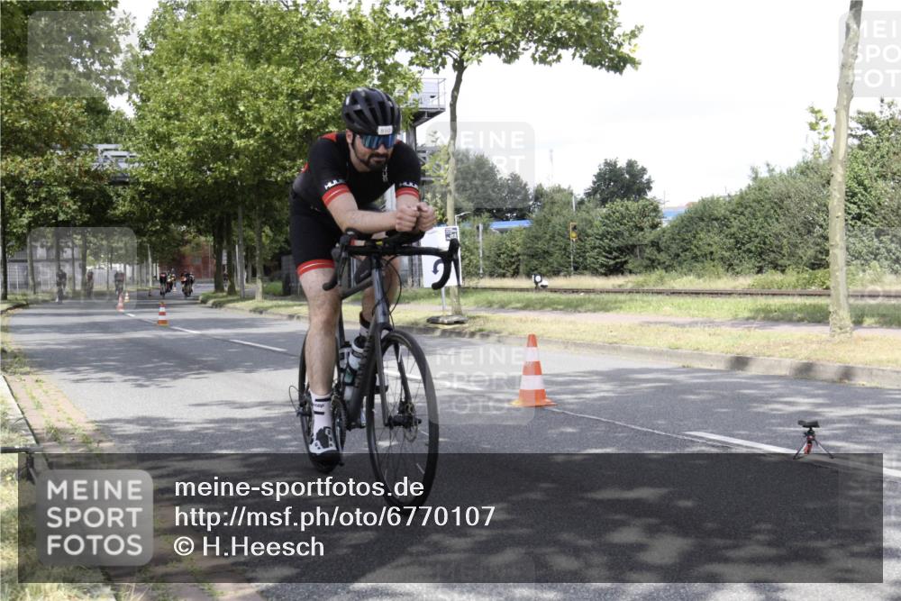 11.08.2024 - GEWOBA Citytriathlon Bremen H.Heesch http://msf.ph/oto/6770107 11.08.2024 12:01:27 Radfahren 746, 763, 819, 827, 877 meine-sportfotos.de