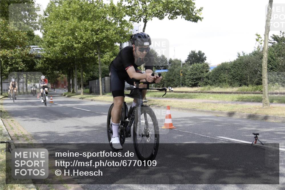 11.08.2024 - GEWOBA Citytriathlon Bremen H.Heesch http://msf.ph/oto/6770109 11.08.2024 12:01:32 Radfahren 746, 763, 800, 819, 827, 877 meine-sportfotos.de