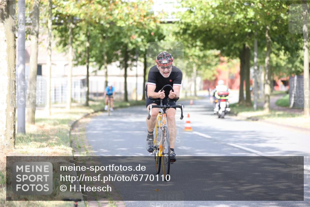 11.08.2024 - GEWOBA Citytriathlon Bremen H.Heesch http://msf.ph/oto/6770110 11.08.2024 10:44:05 Radfahren 23, 28, 37, 39, 48, 104, 113, 114 meine-sportfotos.de