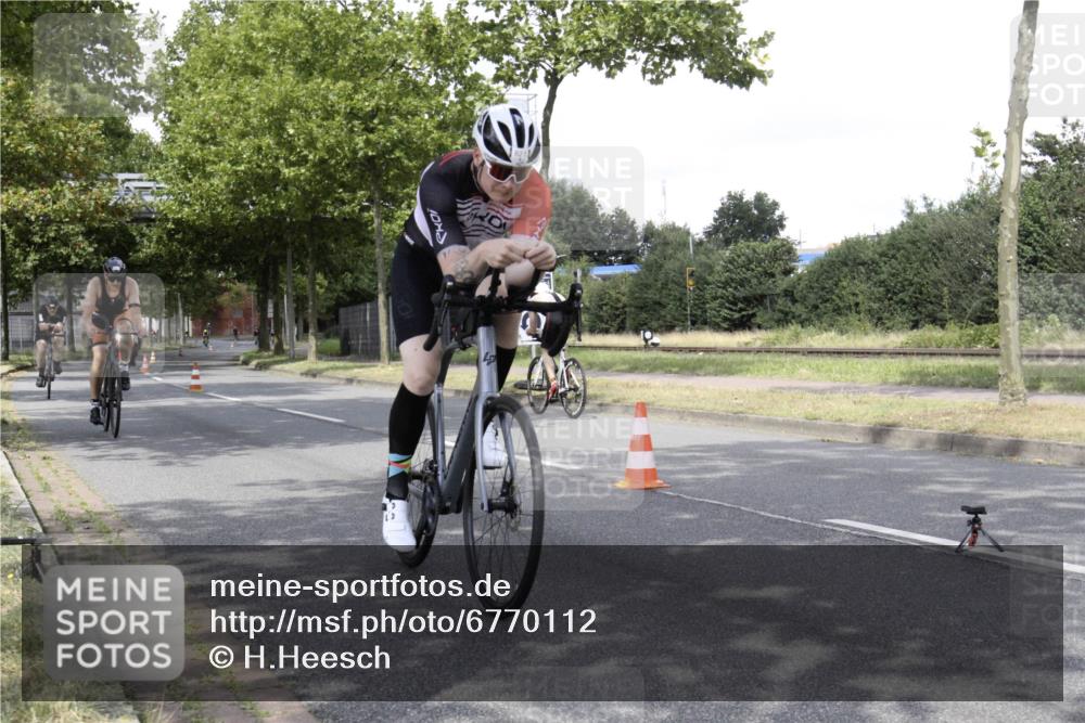 11.08.2024 - GEWOBA Citytriathlon Bremen H.Heesch http://msf.ph/oto/6770112 11.08.2024 12:01:33 Radfahren 746, 763, 800, 819, 827, 877 meine-sportfotos.de