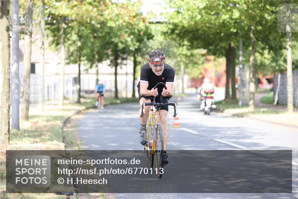 11.08.2024 - GEWOBA Citytriathlon Bremen H.Heesch http://msf.ph/oto/6770113 11.08.2024 10:44:05 Radfahren 23, 28, 37, 39, 48, 104, 113, 114 meine-sportfotos.de