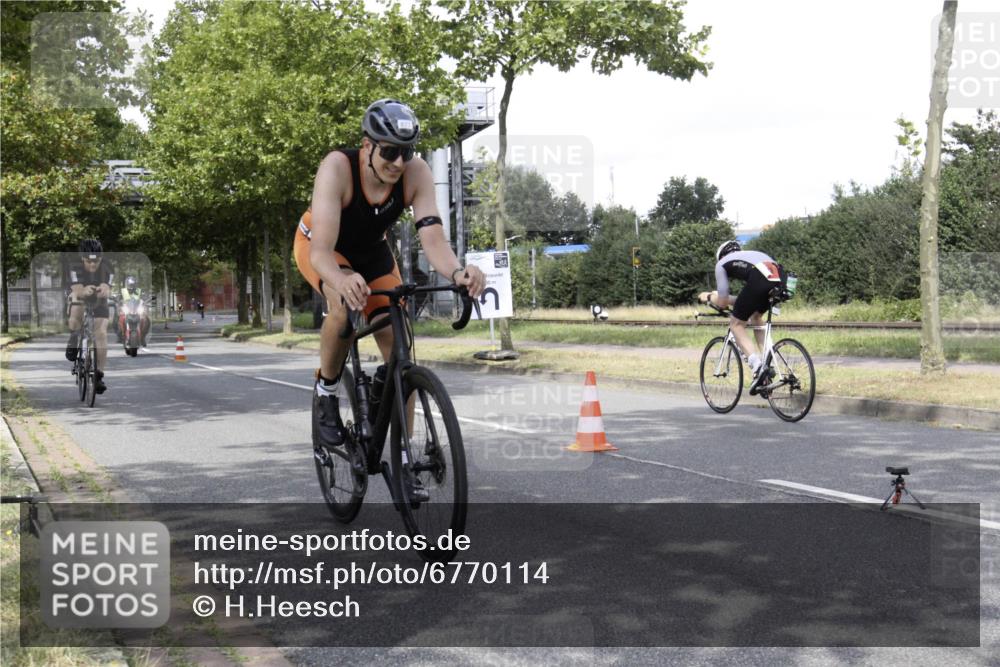 11.08.2024 - GEWOBA Citytriathlon Bremen H.Heesch http://msf.ph/oto/6770114 11.08.2024 12:01:34 Radfahren 746, 763, 800, 819, 827, 877 meine-sportfotos.de