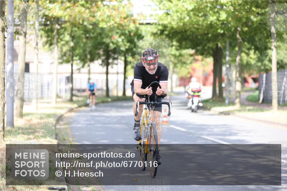 11.08.2024 - GEWOBA Citytriathlon Bremen H.Heesch http://msf.ph/oto/6770116 11.08.2024 10:44:05 Radfahren 23, 28, 37, 39, 48, 104, 113, 114 meine-sportfotos.de
