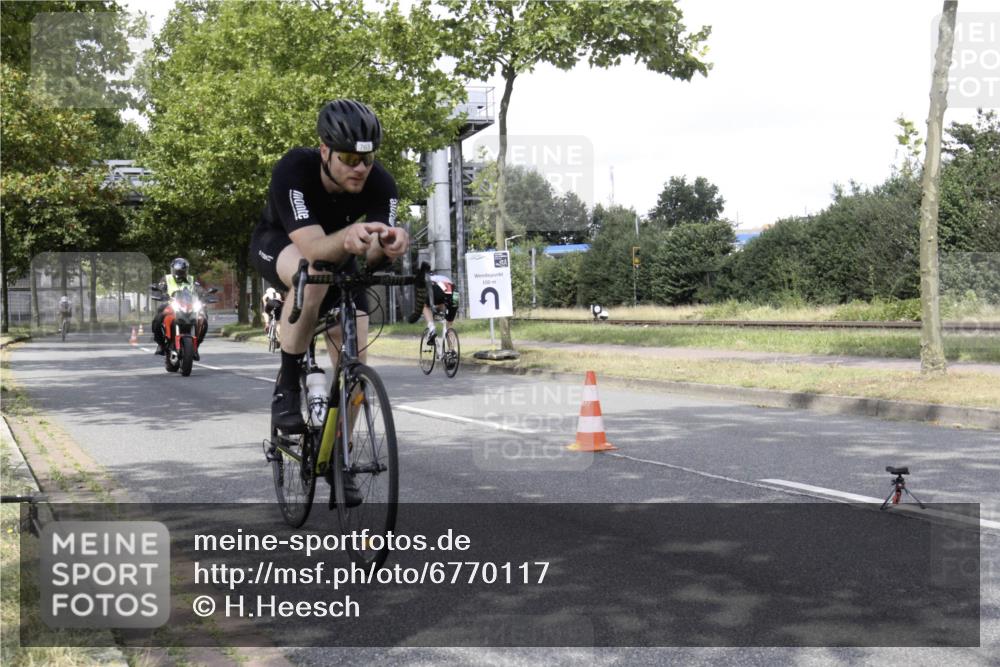 11.08.2024 - GEWOBA Citytriathlon Bremen H.Heesch http://msf.ph/oto/6770117 11.08.2024 12:01:35 Radfahren 746, 763, 800, 819, 827, 877 meine-sportfotos.de