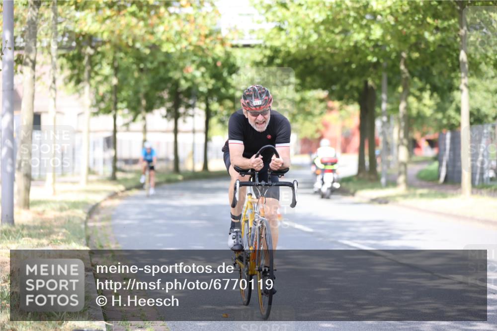 11.08.2024 - GEWOBA Citytriathlon Bremen H.Heesch http://msf.ph/oto/6770119 11.08.2024 10:44:05 Radfahren 23, 28, 37, 39, 48, 104, 113, 114 meine-sportfotos.de