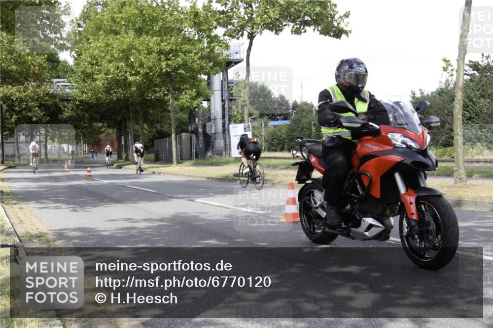 11.08.2024 - GEWOBA Citytriathlon Bremen H.Heesch http://msf.ph/oto/6770120 11.08.2024 12:01:36 Radfahren 746, 763, 800, 819, 827, 871, 877 meine-sportfotos.de