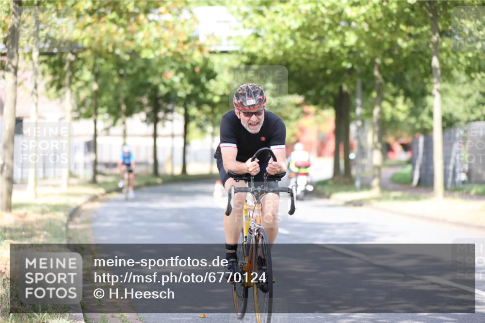 11.08.2024 - GEWOBA Citytriathlon Bremen H.Heesch http://msf.ph/oto/6770124 11.08.2024 10:44:05 Radfahren 23, 28, 37, 39, 48, 104, 113, 114 meine-sportfotos.de