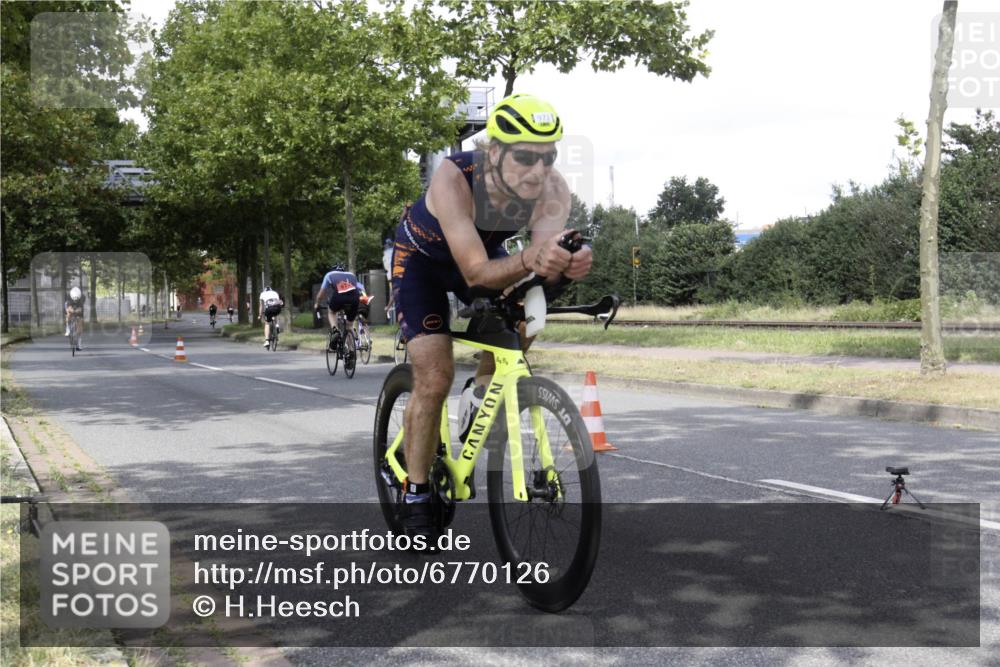 11.08.2024 - GEWOBA Citytriathlon Bremen H.Heesch http://msf.ph/oto/6770126 11.08.2024 12:01:45 Radfahren 763, 800, 819, 827, 871, 877 meine-sportfotos.de