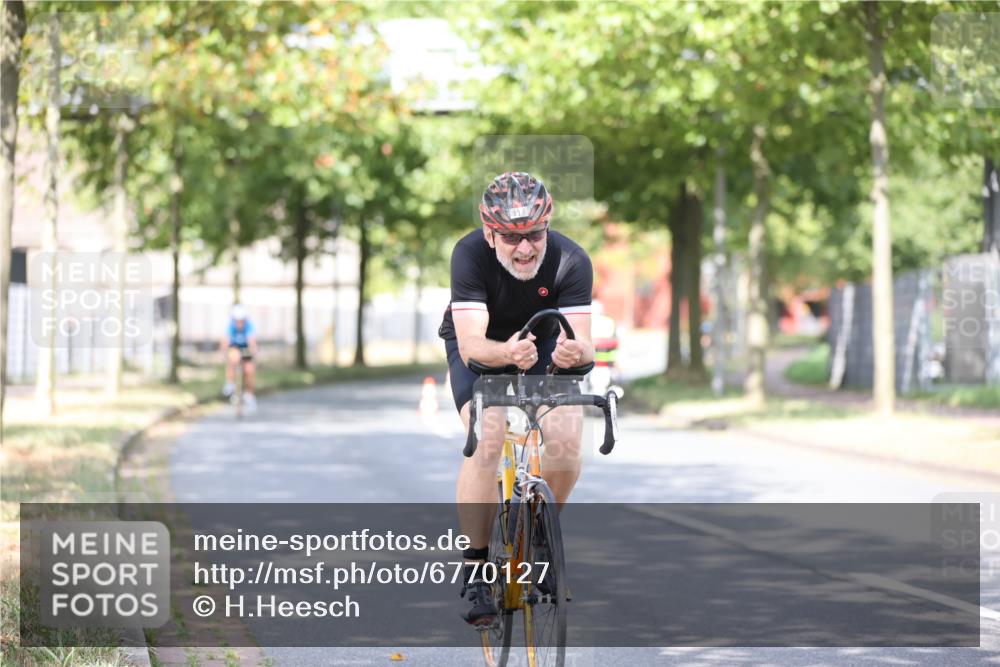 11.08.2024 - GEWOBA Citytriathlon Bremen H.Heesch http://msf.ph/oto/6770127 11.08.2024 10:44:05 Radfahren 23, 28, 37, 39, 48, 104, 113, 114 meine-sportfotos.de