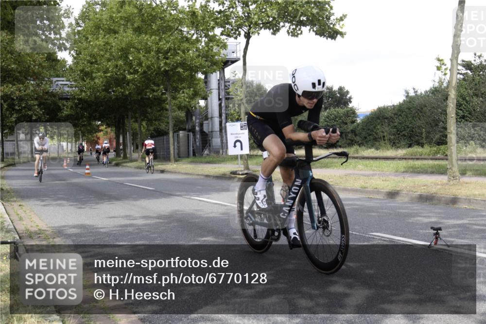 11.08.2024 - GEWOBA Citytriathlon Bremen H.Heesch http://msf.ph/oto/6770128 11.08.2024 12:01:47 Radfahren 763, 800, 819, 827, 871, 877 meine-sportfotos.de