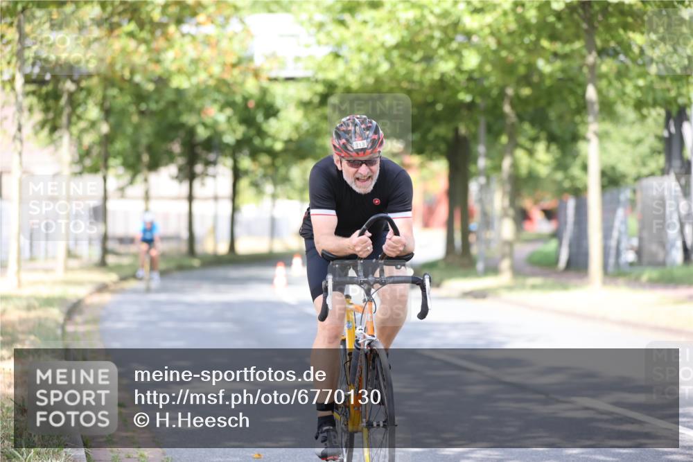 11.08.2024 - GEWOBA Citytriathlon Bremen H.Heesch http://msf.ph/oto/6770130 11.08.2024 10:44:05 Radfahren 23, 28, 37, 39, 48, 104, 113, 114 meine-sportfotos.de