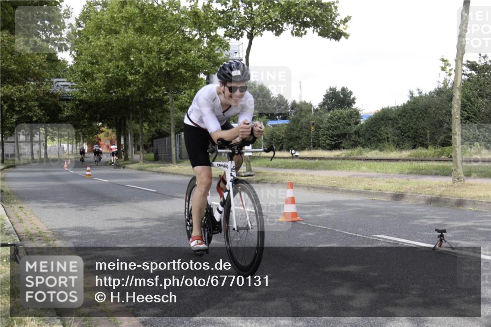 11.08.2024 - GEWOBA Citytriathlon Bremen H.Heesch http://msf.ph/oto/6770131 11.08.2024 12:01:49 Radfahren 763, 800, 827, 871 meine-sportfotos.de