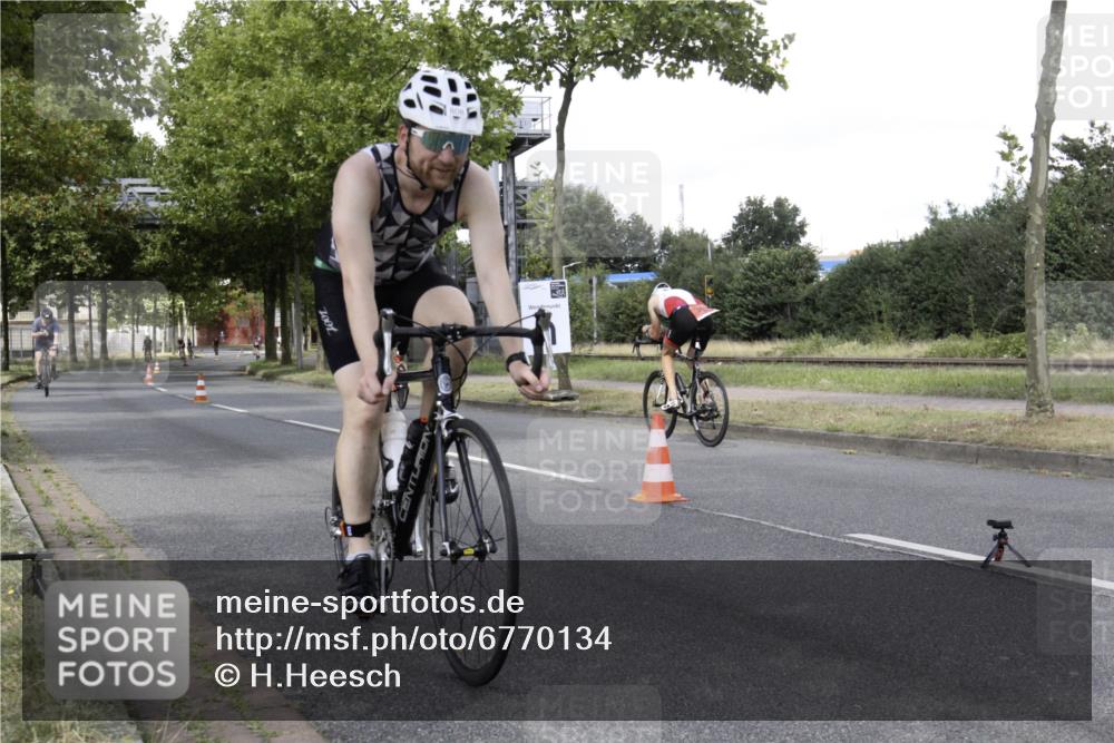 11.08.2024 - GEWOBA Citytriathlon Bremen H.Heesch http://msf.ph/oto/6770134 11.08.2024 12:02:00 Radfahren 770, 871, 956, 973, 980 meine-sportfotos.de