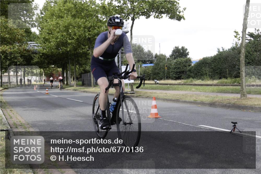 11.08.2024 - GEWOBA Citytriathlon Bremen H.Heesch http://msf.ph/oto/6770136 11.08.2024 12:02:03 Radfahren 770, 956, 973, 980 meine-sportfotos.de