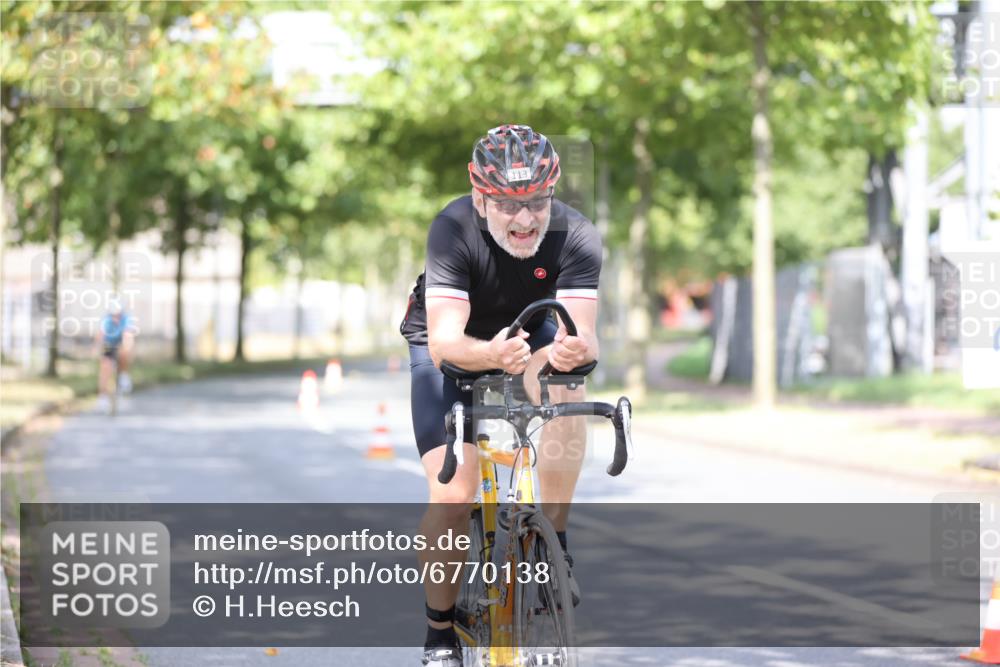 11.08.2024 - GEWOBA Citytriathlon Bremen H.Heesch http://msf.ph/oto/6770138 11.08.2024 10:44:05 Radfahren 23, 28, 37, 39, 48, 104, 113, 114 meine-sportfotos.de