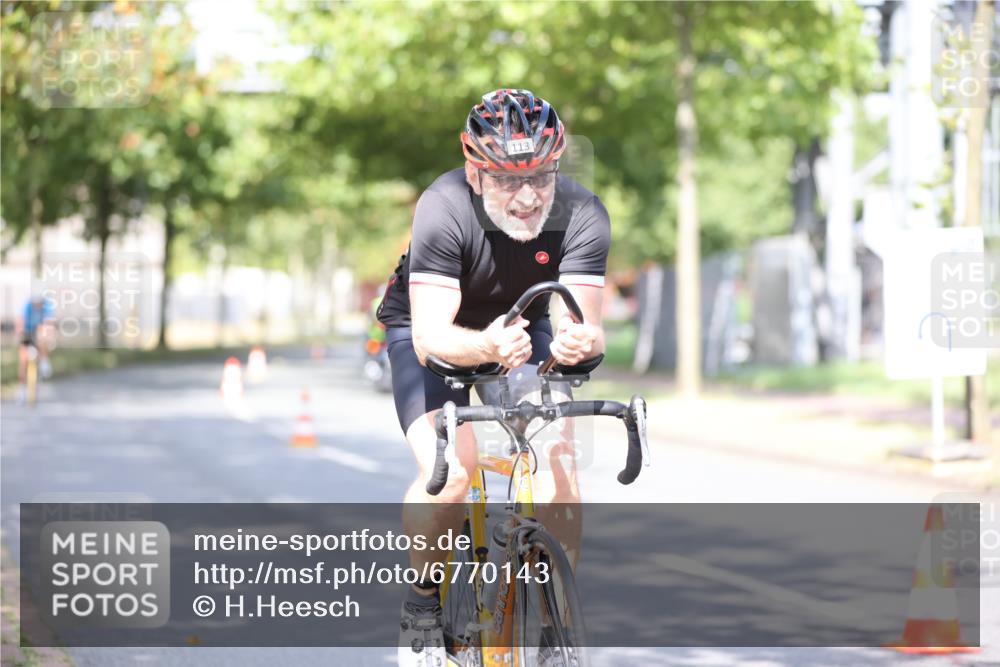 11.08.2024 - GEWOBA Citytriathlon Bremen H.Heesch http://msf.ph/oto/6770143 11.08.2024 10:44:06 Radfahren 23, 28, 37, 39, 48, 104, 113, 114 meine-sportfotos.de