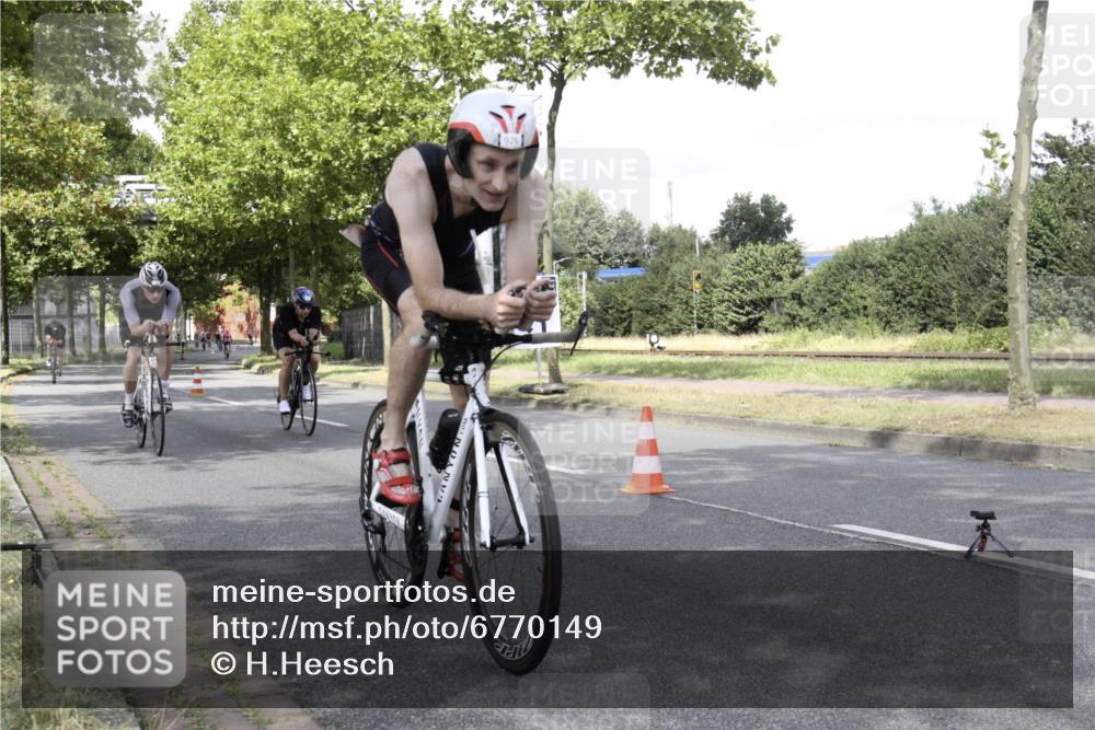 11.08.2024 - GEWOBA Citytriathlon Bremen H.Heesch http://msf.ph/oto/6770149 11.08.2024 12:02:24 Radfahren 855, 873, 900, 926, 956, 996 meine-sportfotos.de