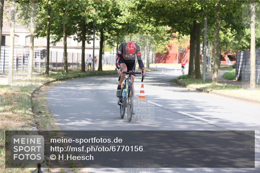 11.08.2024 - GEWOBA Citytriathlon Bremen H.Heesch http://msf.ph/oto/6770156 11.08.2024 10:36:28 Radfahren 8, 62 meine-sportfotos.de