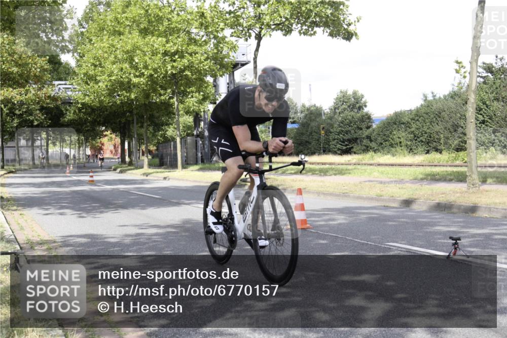 11.08.2024 - GEWOBA Citytriathlon Bremen H.Heesch http://msf.ph/oto/6770157 11.08.2024 12:02:27 Radfahren 759, 836, 855, 873, 900, 926, 996 meine-sportfotos.de