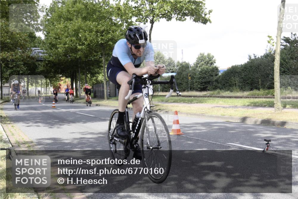11.08.2024 - GEWOBA Citytriathlon Bremen H.Heesch http://msf.ph/oto/6770160 11.08.2024 12:02:33 Radfahren 759, 836, 855, 873, 900, 926, 974, 996 meine-sportfotos.de